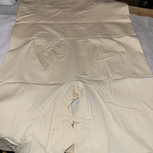 High-waisted shapewear - Picture 3 of 5